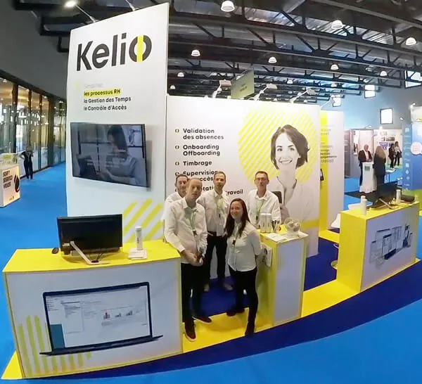 Equipe Kelio devant le stand à Lausanne