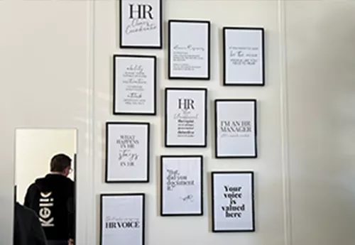 Décoration du bureau RH chez Auto Schmid AG lors de l'implémentation rapide de la solution Kelio.